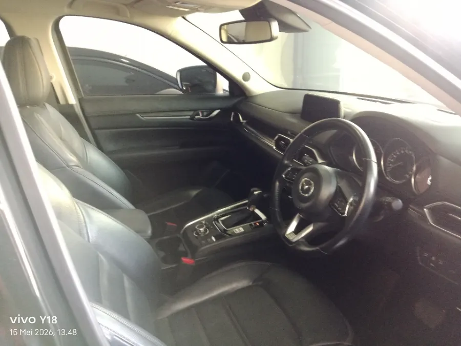Foto Mobil Bekas Kabin Depan Mazda CX-5 2.5 tahun 2018