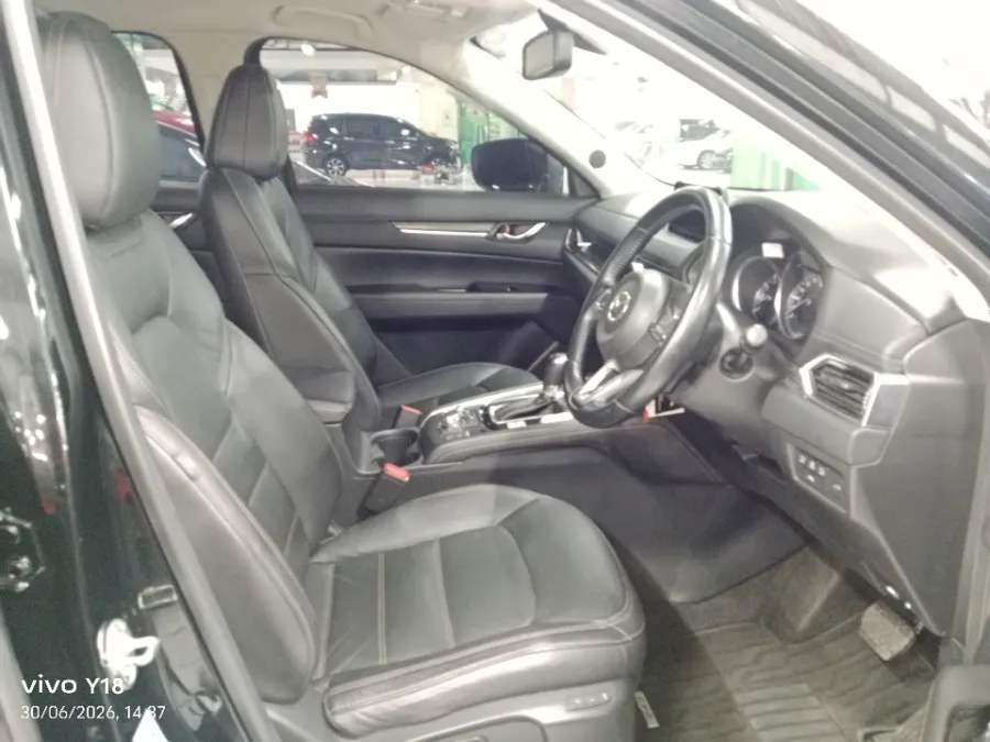 Foto Mobil Bekas Kabin Depan Mazda CX-5 2.5 tahun 2018