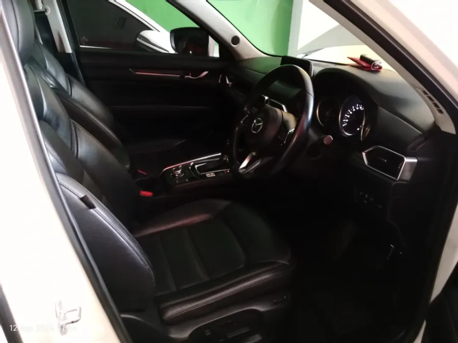 Foto Mobil Bekas Kabin Depan Mazda CX-5 2.5 tahun 2018