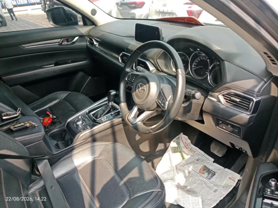 Foto Mobil Bekas Kabin Depan Mazda CX-5 2.5 tahun 2018