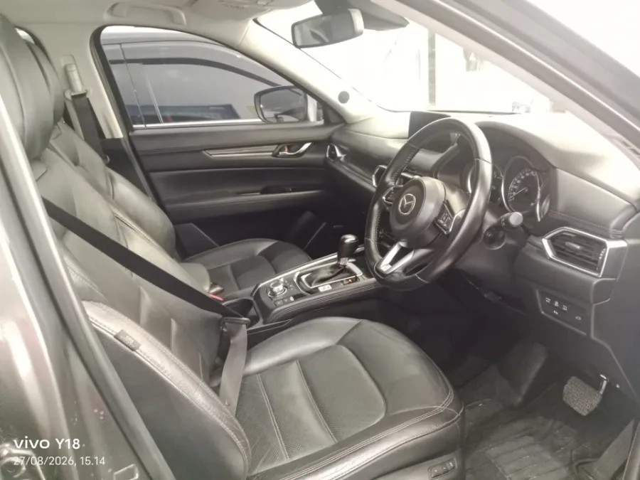 Foto Mobil Bekas Kabin Depan Mazda CX-5 2.5 tahun 2018