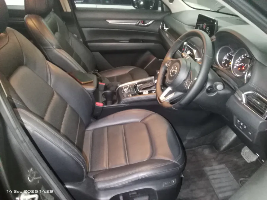 Foto Mobil Bekas Kabin Depan Mazda CX-5 2.5 tahun 2018