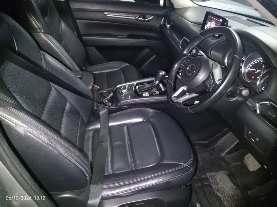Foto Mobil Bekas Kabin Depan Mazda CX-5 2.5 tahun 2018