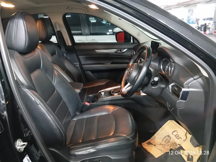 Foto Mobil Bekas Kabin Depan Mazda CX-5 2.5 tahun 2018