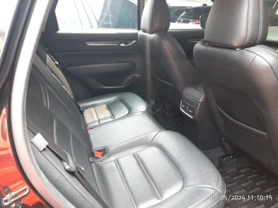 Foto Mobil Bekas Kabin Belakang Mazda CX-5 2.5 tahun 2019