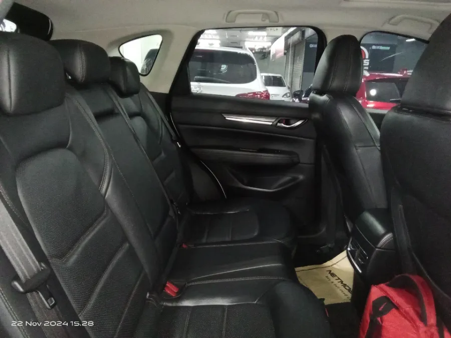 Foto Mobil Bekas Kabin Belakang Mazda CX-5 2.5 tahun 2019