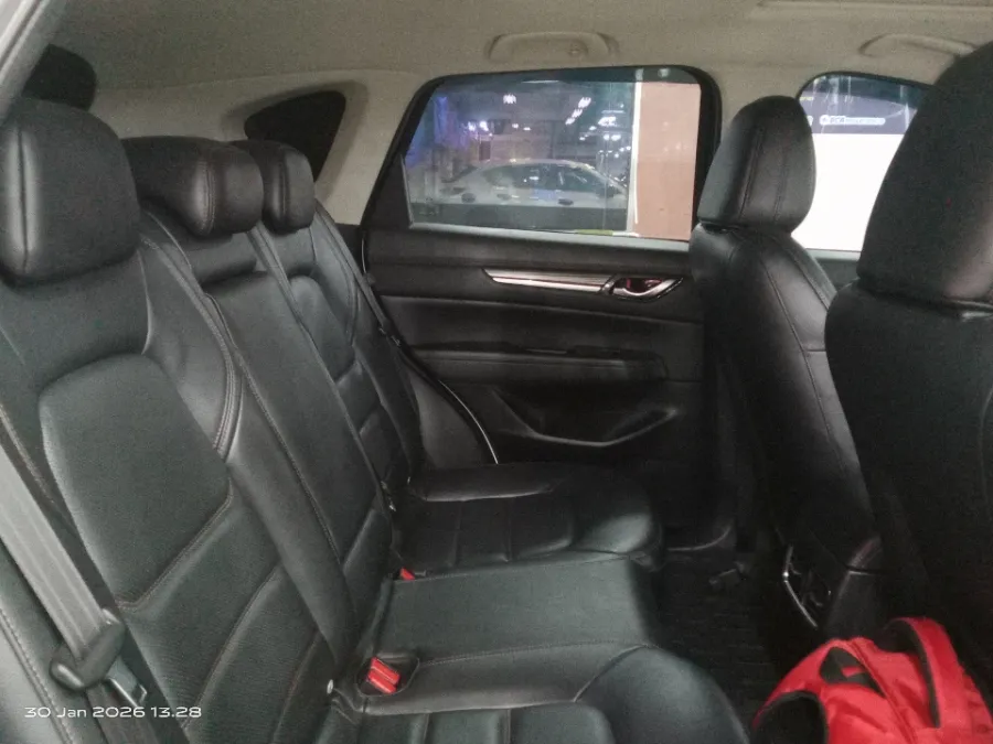 Foto Mobil Bekas Kabin Belakang Mazda CX-5 2.5 tahun 2019
