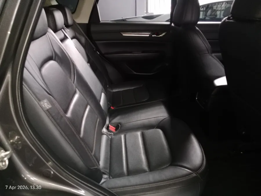 Foto Mobil Bekas Kabin Belakang Mazda CX-5 2.5 tahun 2019