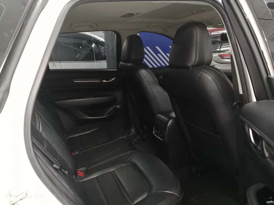 Foto Mobil Bekas Kabin Belakang Mazda CX-5 2.5 tahun 2019