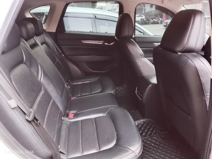 Foto Mobil Bekas Kabin Belakang Mazda CX-5 2.5 tahun 2019