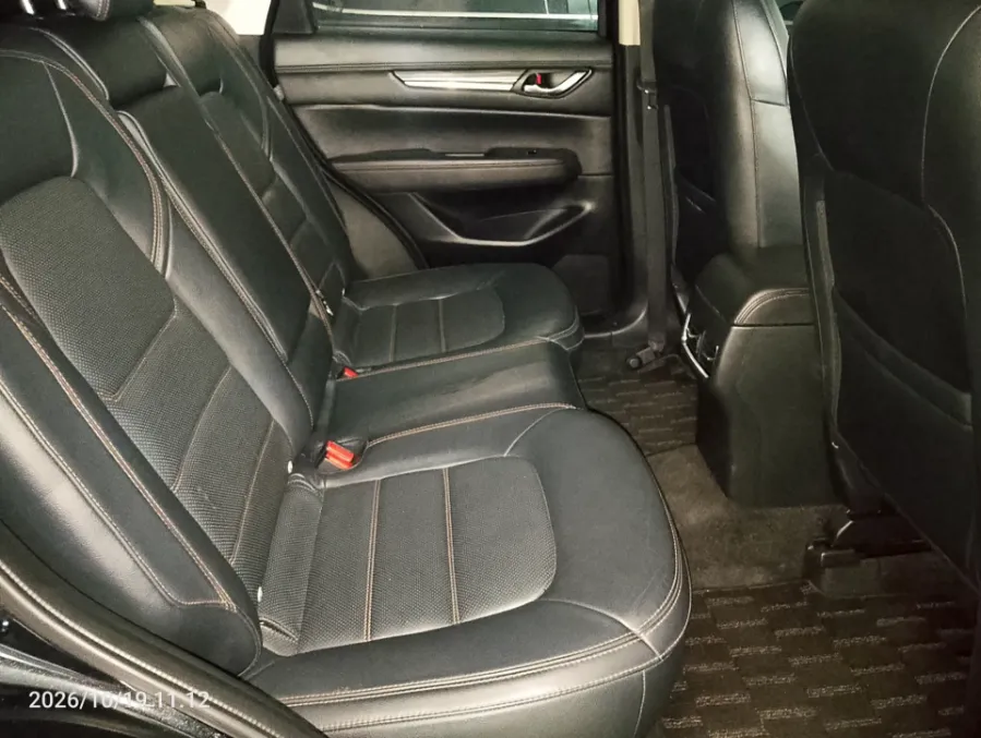 Foto Mobil Bekas Kabin Belakang Mazda CX-5 2.5 tahun 2019