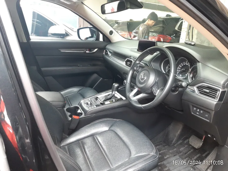 Foto Mobil Bekas Kabin Depan Mazda CX-5 2.5 tahun 2019