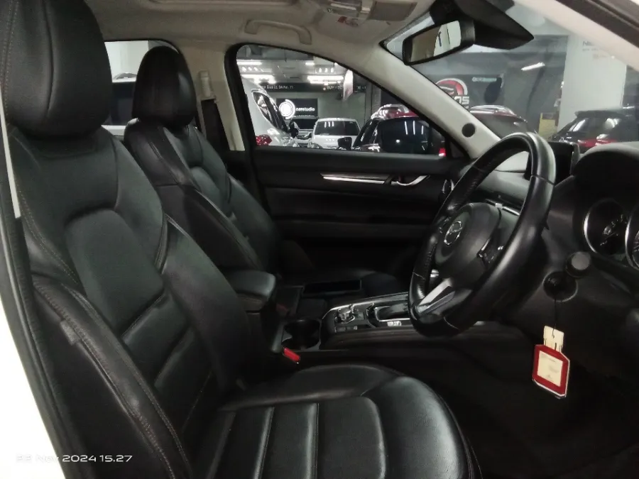 Foto Mobil Bekas Kabin Depan Mazda CX-5 2.5 tahun 2019
