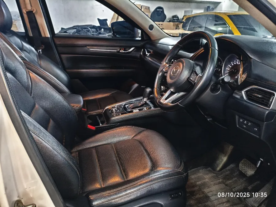 Foto Mobil Bekas Kabin Depan Mazda CX-5 2.5 tahun 2019