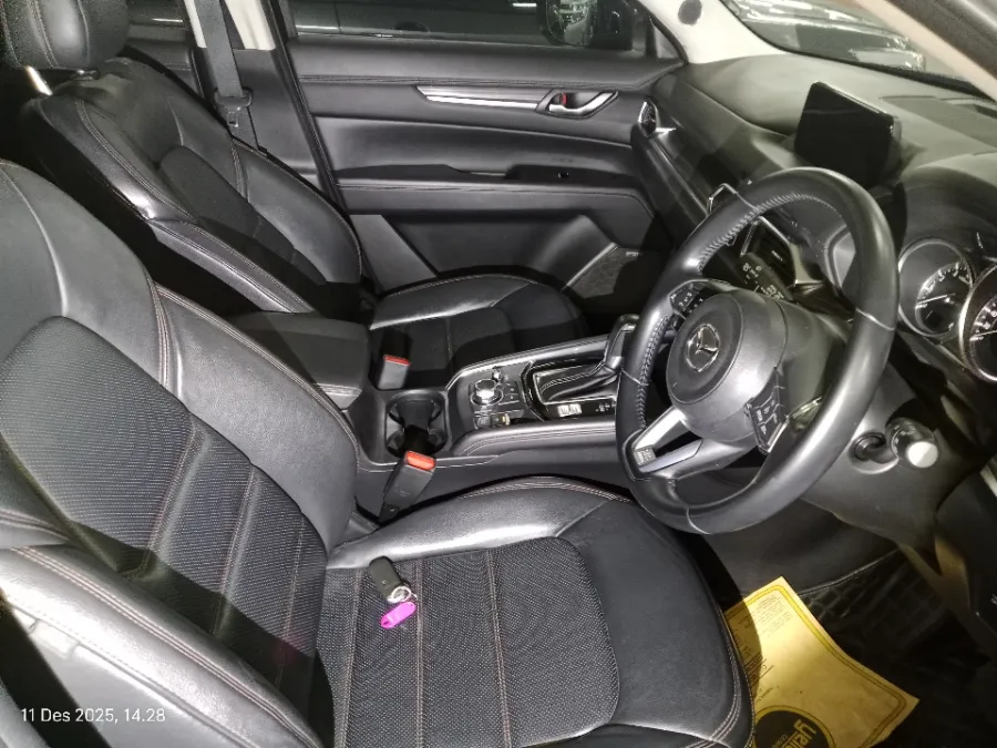 Foto Mobil Bekas Kabin Depan Mazda CX-5 2.5 tahun 2019