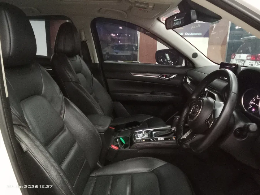 Foto Mobil Bekas Kabin Depan Mazda CX-5 2.5 tahun 2019