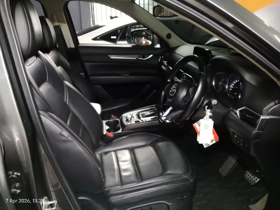 Foto Mobil Bekas Kabin Depan Mazda CX-5 2.5 tahun 2019