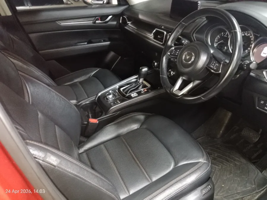 Foto Mobil Bekas Kabin Depan Mazda CX-5 2.5 tahun 2019