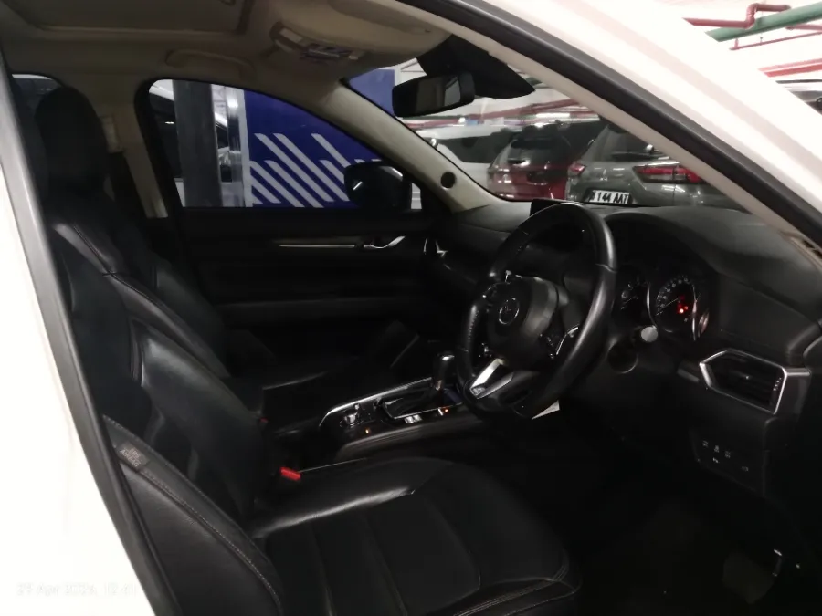 Foto Mobil Bekas Kabin Depan Mazda CX-5 2.5 tahun 2019