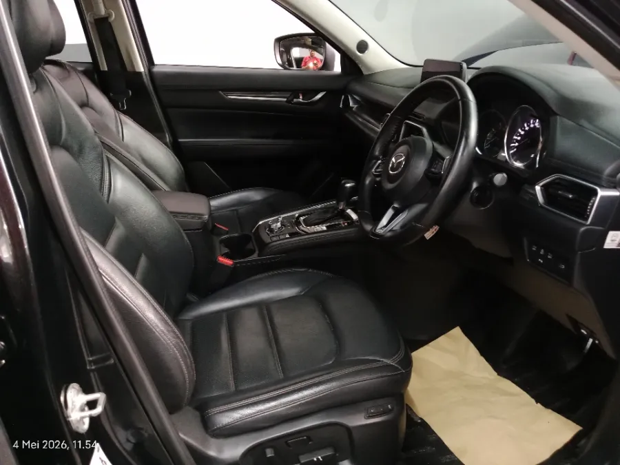 Foto Mobil Bekas Kabin Depan Mazda CX-5 2.5 tahun 2019