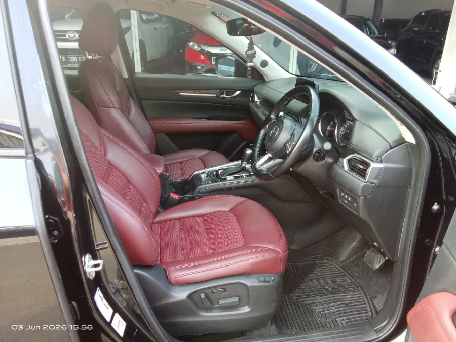 Foto Mobil Bekas Kabin Depan Mazda CX-5 2.5 tahun 2019