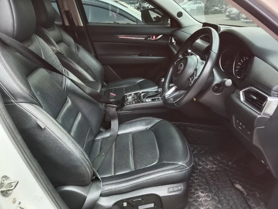 Foto Mobil Bekas Kabin Depan Mazda CX-5 2.5 tahun 2019
