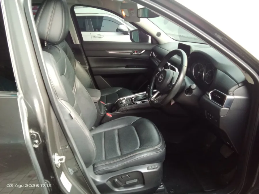 Foto Mobil Bekas Kabin Depan Mazda CX-5 2.5 tahun 2019
