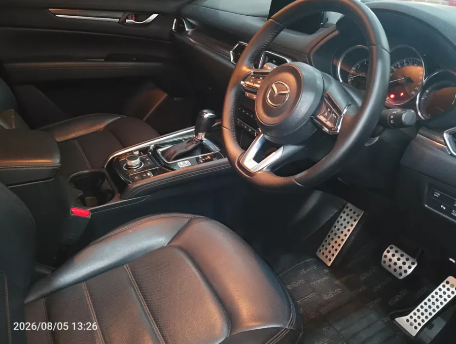 Foto Mobil Bekas Kabin Depan Mazda CX-5 2.5 tahun 2019