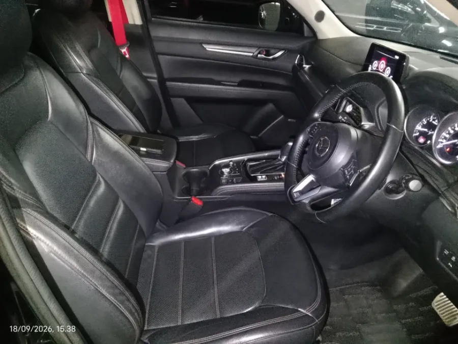 Foto Mobil Bekas Kabin Depan Mazda CX-5 2.5 tahun 2019