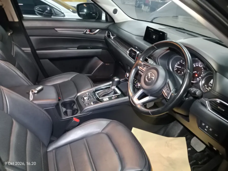 Foto Mobil Bekas Kabin Depan Mazda CX-5 2.5 tahun 2019
