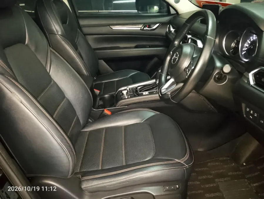 Foto Mobil Bekas Kabin Depan Mazda CX-5 2.5 tahun 2019