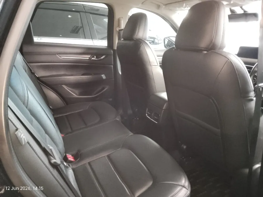 Foto Mobil Bekas Kabin Belakang Mazda CX-5 2.5 tahun 2020