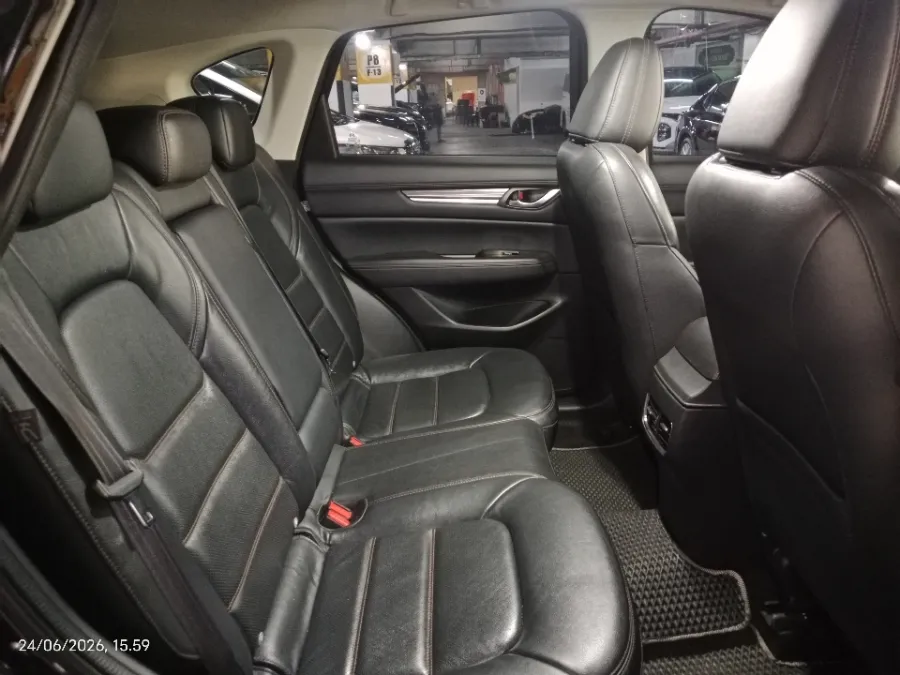 Foto Mobil Bekas Kabin Belakang Mazda CX-5 2.5 tahun 2020