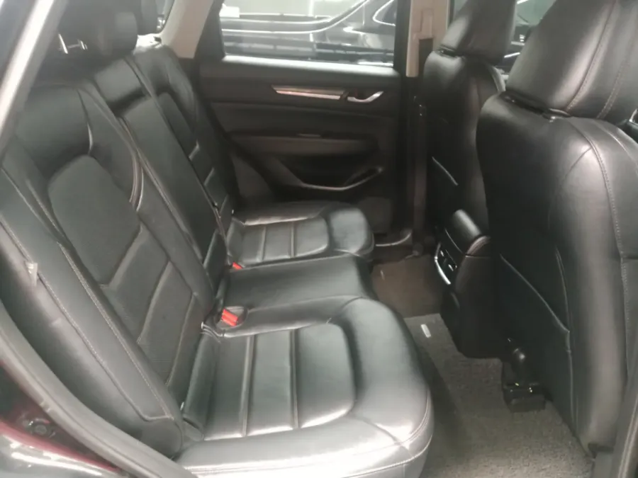 Foto Mobil Bekas Kabin Belakang Mazda CX-5 2.5 tahun 2020