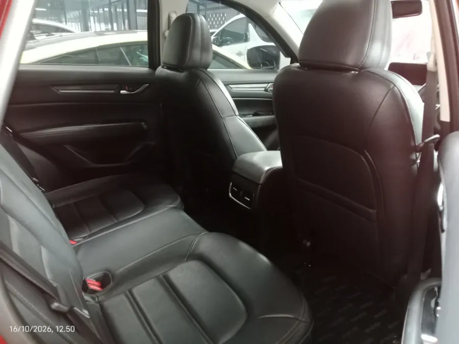 Foto Mobil Bekas Kabin Belakang Mazda CX-5 2.5 tahun 2020