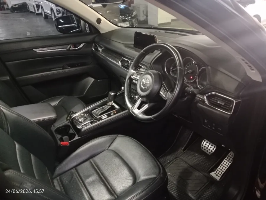 Foto Mobil Bekas Kabin Depan Mazda CX-5 2.5 tahun 2020
