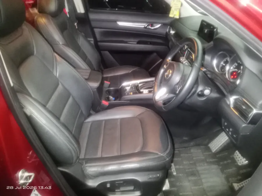 Foto Mobil Bekas Kabin Depan Mazda CX-5 2.5 tahun 2020