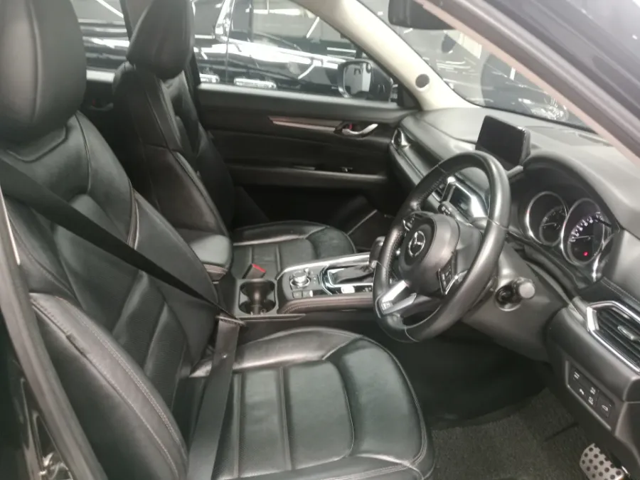 Foto Mobil Bekas Kabin Depan Mazda CX-5 2.5 tahun 2020