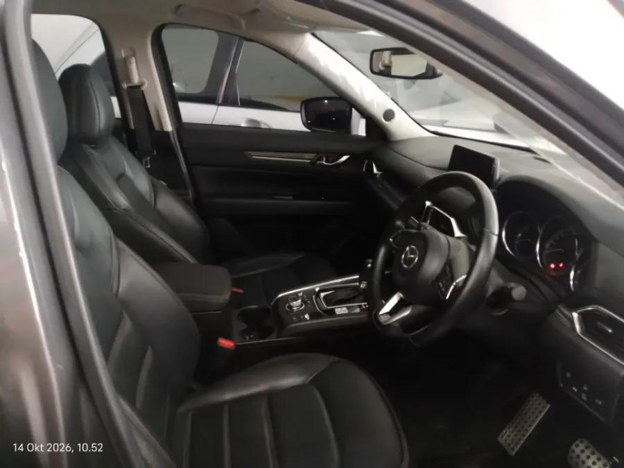 Foto Mobil Bekas Kabin Depan Mazda CX-5 2.5 tahun 2020