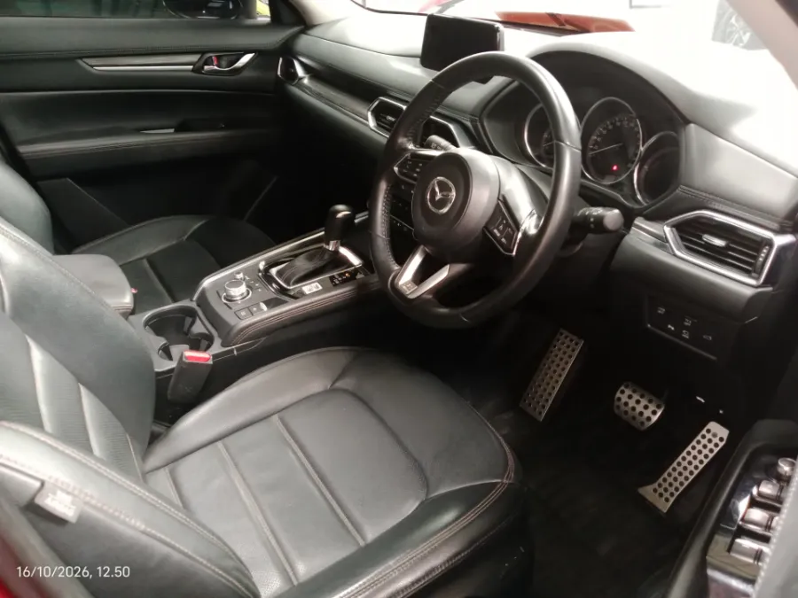 Foto Mobil Bekas Kabin Depan Mazda CX-5 2.5 tahun 2020