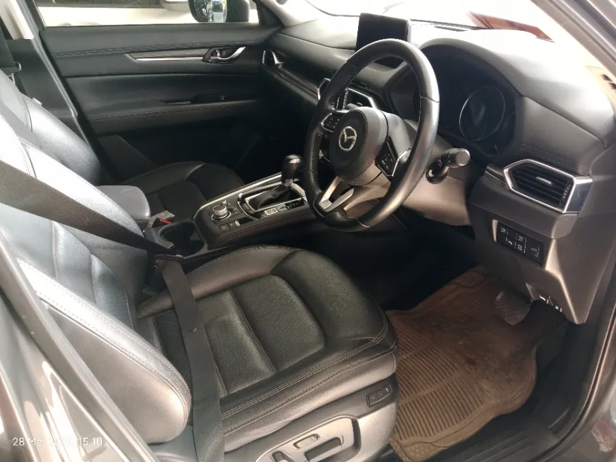Foto Mobil Bekas Kabin Depan Mazda CX-5 2.5 tahun 2021