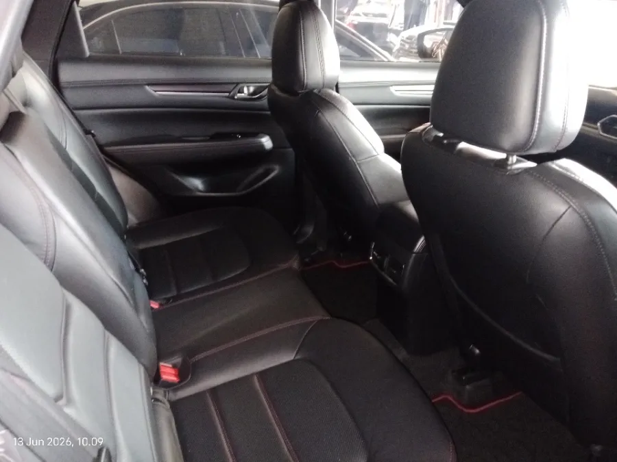 Foto Mobil Bekas Kabin Belakang Mazda CX-5 2.5 tahun 2022