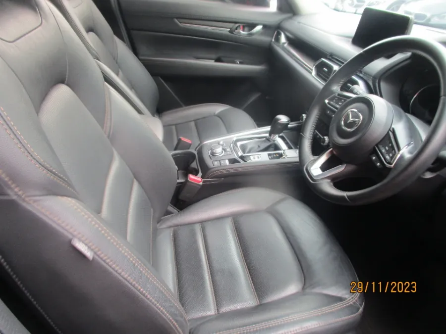 Foto Mobil Bekas Kabin Depan Mazda CX-5 2.5 tahun 2022