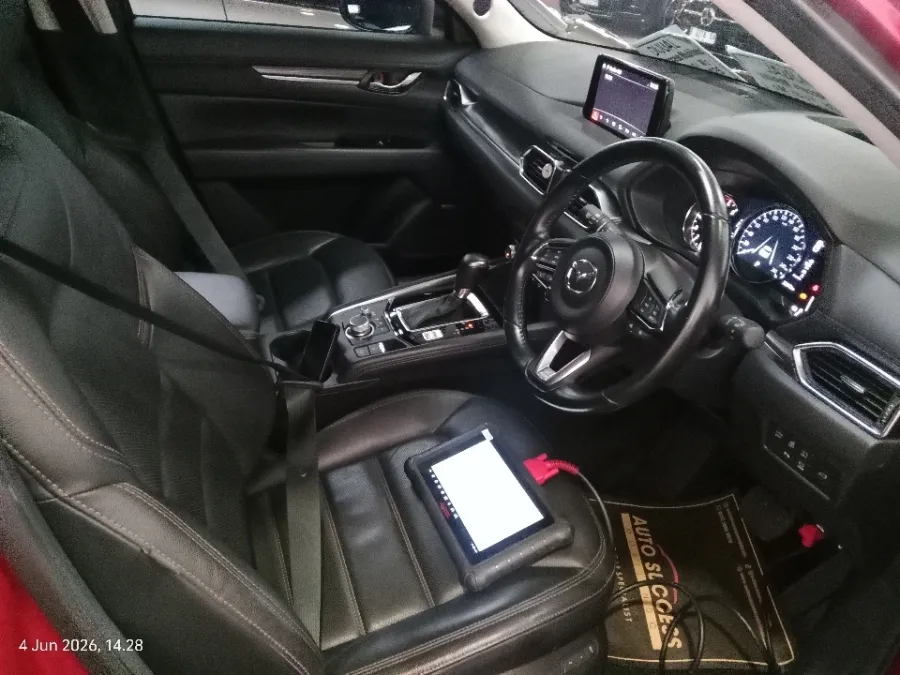 Foto Mobil Bekas Kabin Depan Mazda CX-5 2.5 tahun 2022