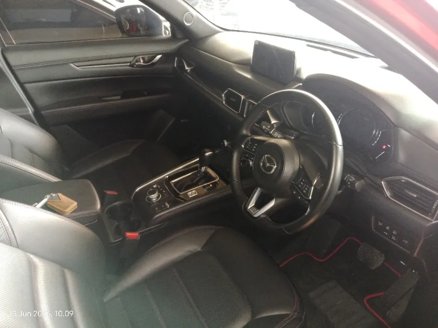 Foto Mobil Bekas Kabin Depan Mazda CX-5 2.5 tahun 2022
