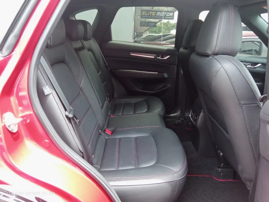 Foto Mobil Bekas Kabin Belakang Mazda CX-5 2.5 tahun 2023
