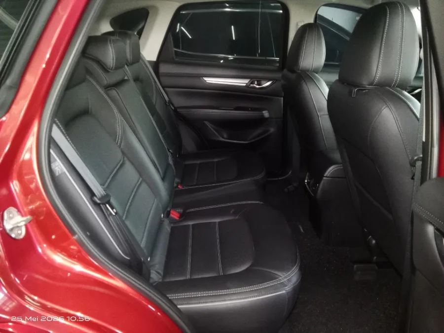 Foto Mobil Bekas Kabin Belakang Mazda CX-5 2.5 tahun 2023