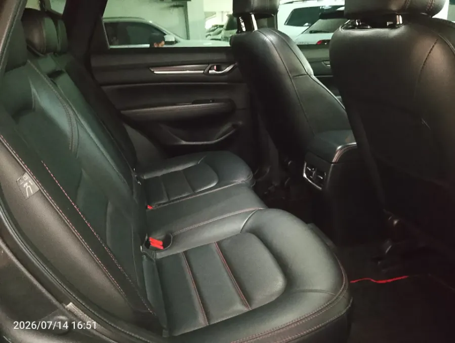 Foto Mobil Bekas Kabin Belakang Mazda CX-5 2.5 tahun 2023