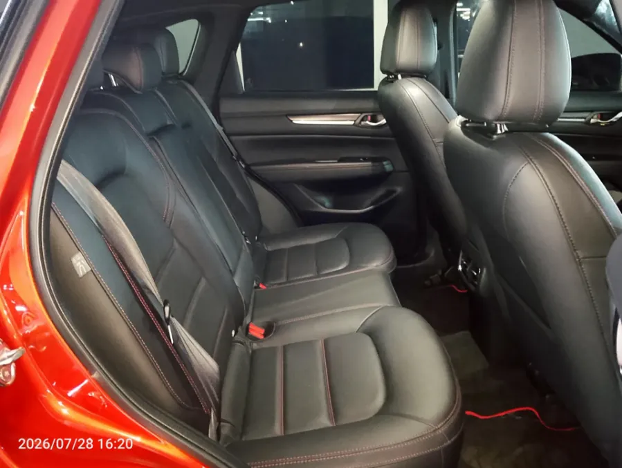 Foto Mobil Bekas Kabin Belakang Mazda CX-5 2.5 tahun 2023