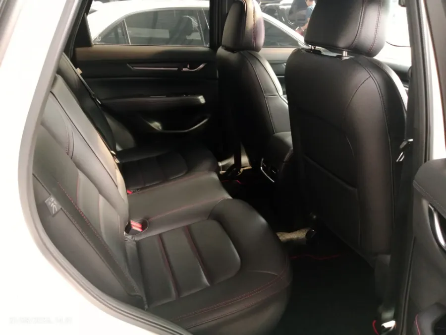 Foto Mobil Bekas Kabin Belakang Mazda CX-5 2.5 tahun 2023